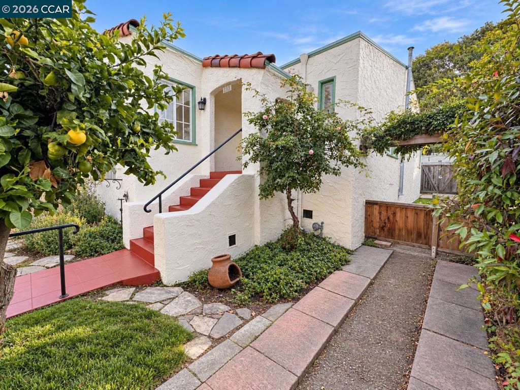 633 Neilson Street