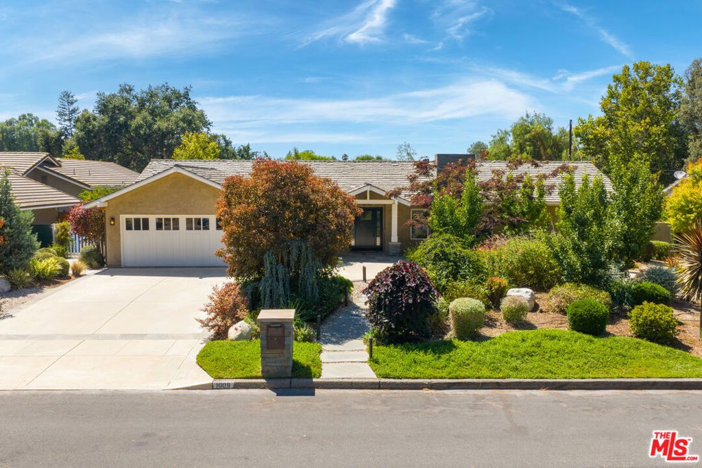 Photo of 1009 Jeannette Avenue, Thousand Oaks, CA 91362 (MLS # 25628471)