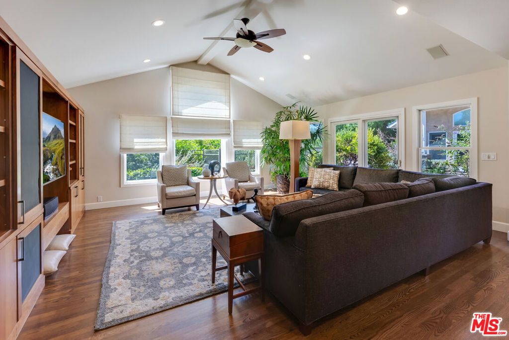 1009 Jeannette Avenue