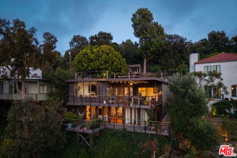 Photo of 454 Stassi Lane, Santa Monica, CA 90402 (MLS # 26830497)