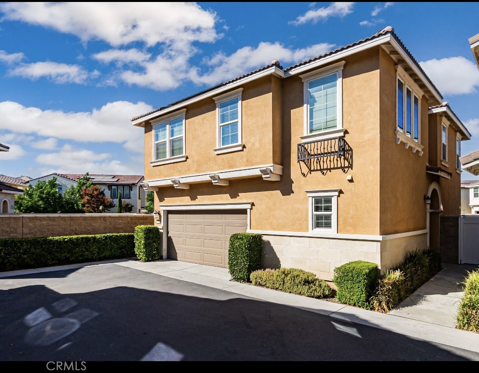 Welcome to this beautiful 3-bedroom, 2.5-bathroom home, built just five years ago, located in one of Eastvale’s most desirable neighborhoods. With a modern design and an open floor plan, this home blends comfort, style, and convenience. The gourmet kitchen showcases granite countertops, stainless steel appliances, and a large center island that flows seamlessly into the family room—perfect for entertaining and everyday living. The formal living and dining areas provide additional space for gatherings.Upstairs, the luxurious primary suite offers a walk-in closet and a spa-inspired bathroom with dual vanities, a soaking tub, and separate shower. Four additional bedrooms provide plenty of space for family, guests, or a home office.
Enjoy the California lifestyle in the landscaped backyard. This property is part of a community HOA that features a sparkling pool, spa, clubhouse, recreation room, park, and greenbelt areas, providing fun and recreation just steps from your door. Located in the highly rated Corona-Norco Unified School District, this home is also close to parks, shopping, dining, and offers easy freeway access for commuters.