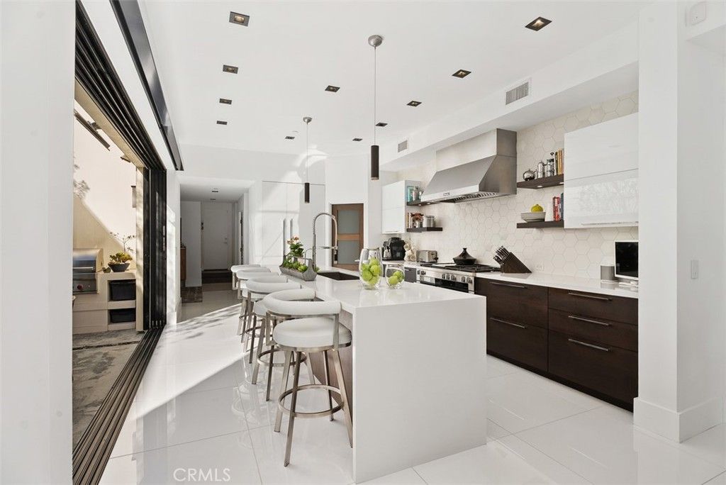 Photo of 605 Marigold Avenue, Corona Del Mar, CA 92625 (MLS # OC26024661)