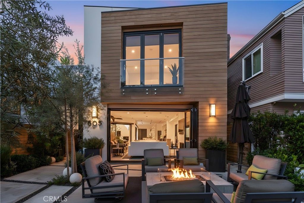 Photo of 605 Marigold Avenue, Corona Del Mar, CA 92625 (MLS # OC26024661)