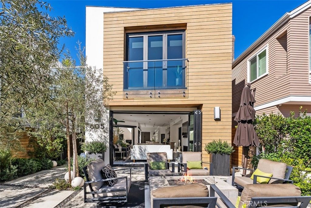 Photo of 605 Marigold Avenue, Corona Del Mar, CA 92625 (MLS # OC26024661)