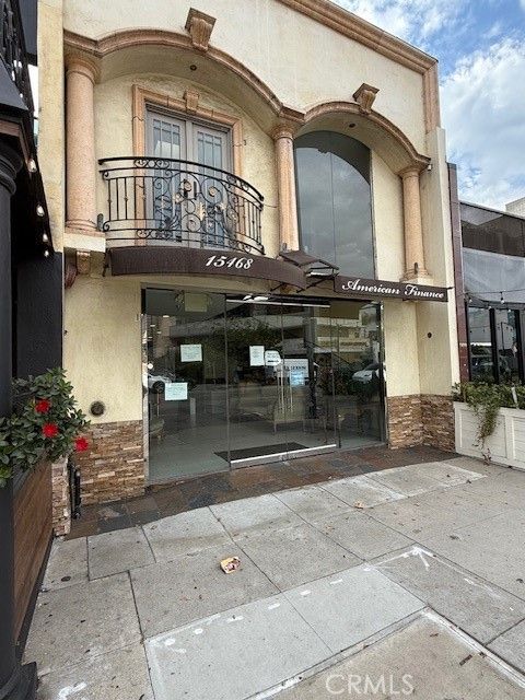 15468 Ventura Sherman Oaks CA 91403