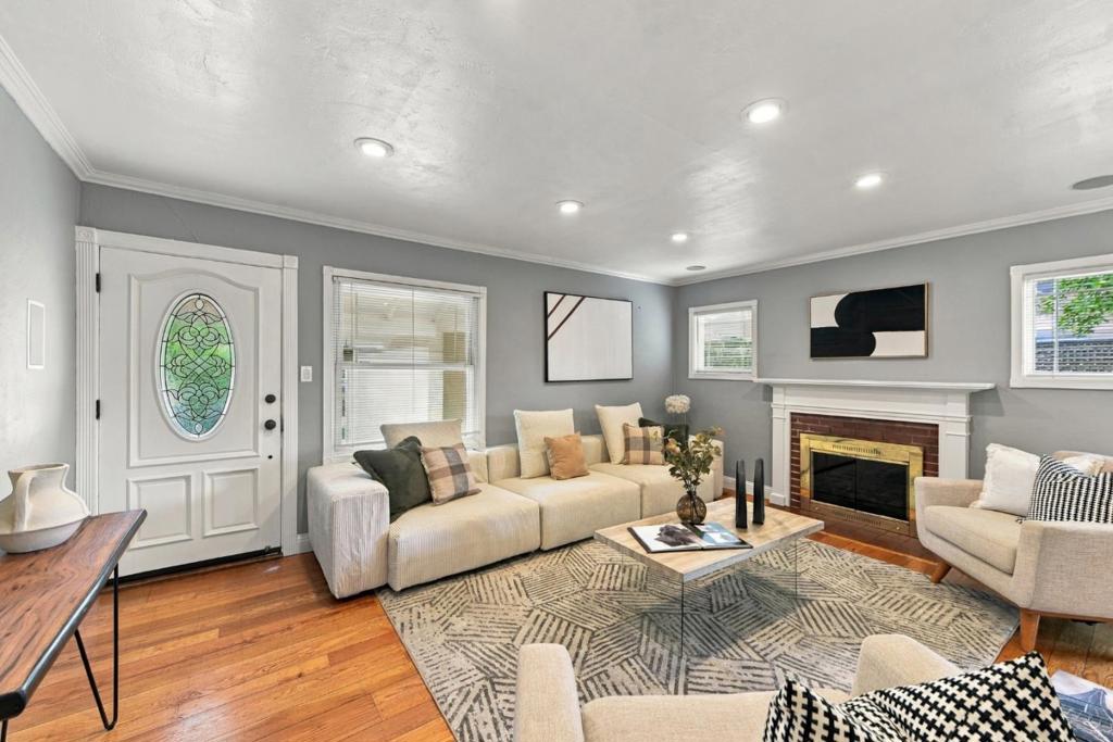 2255 Tulip Road