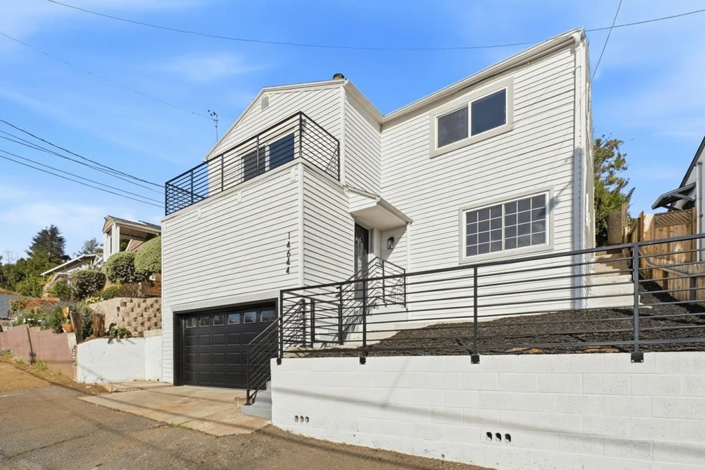 14644 14644 Saturn Dr