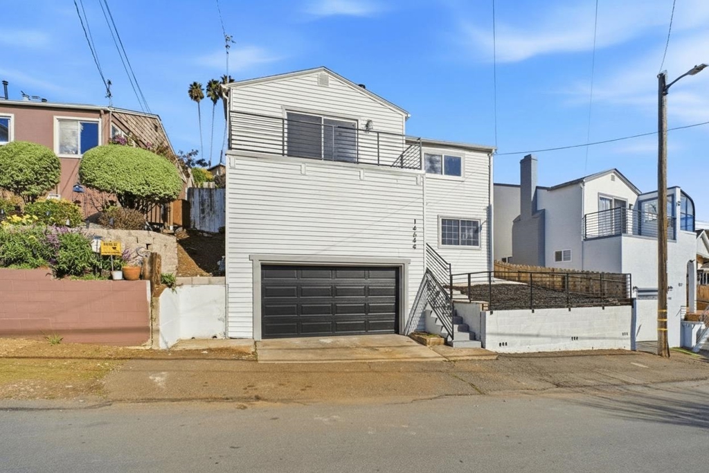 14644 14644 Saturn Dr