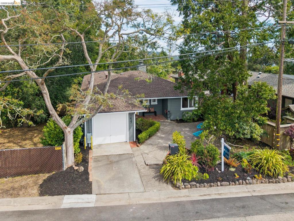 1427 Summit Rd