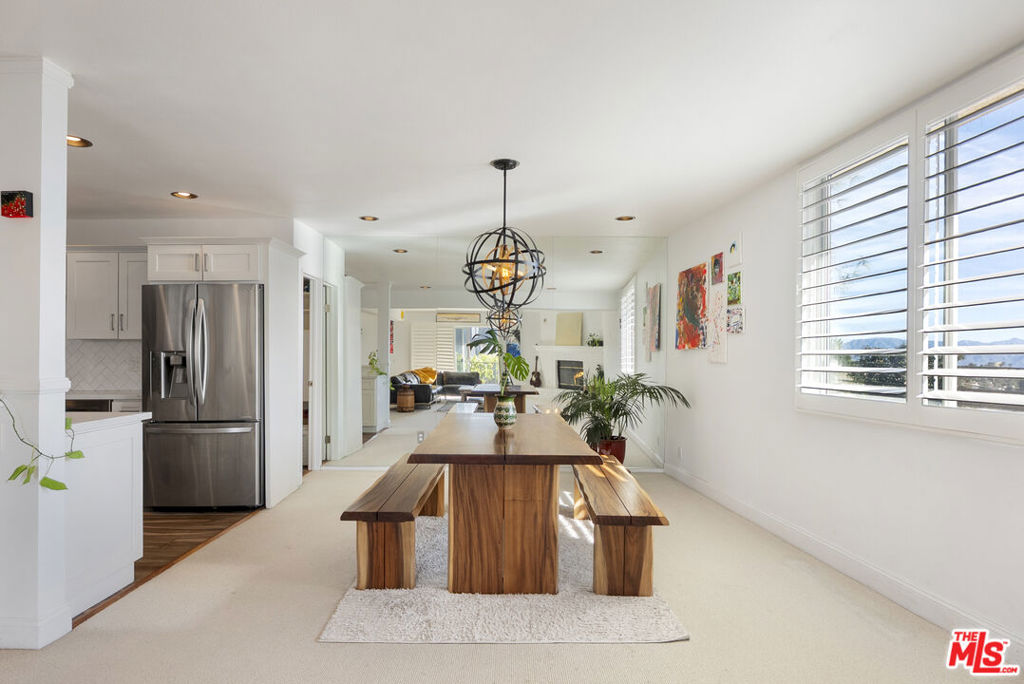 2385 Roscomare Road E17