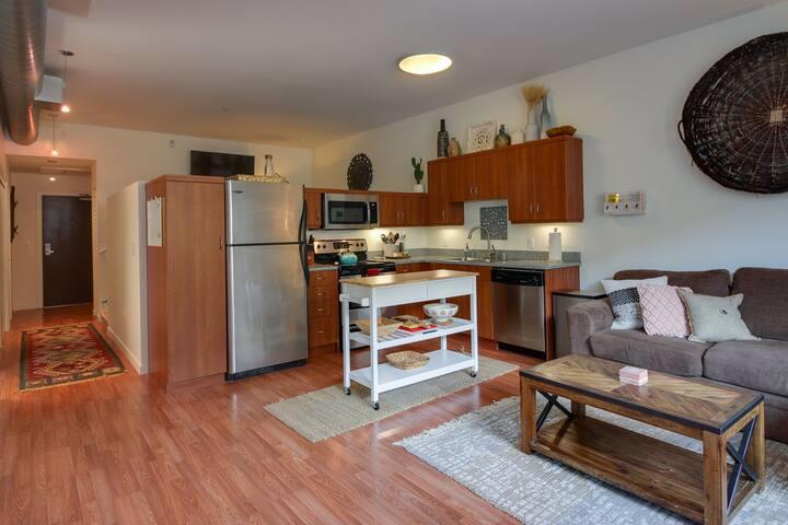 889 Date Street 443