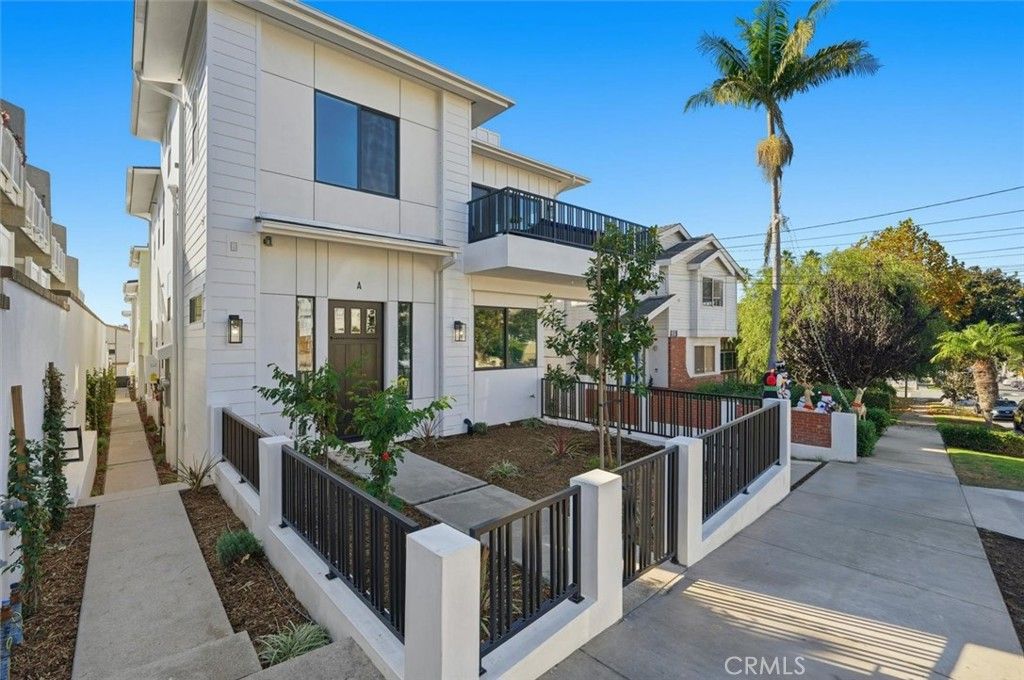 Photo of 617 N Irena Avenue #A, Redondo Beach, CA 90277 (MLS # SB25272985)