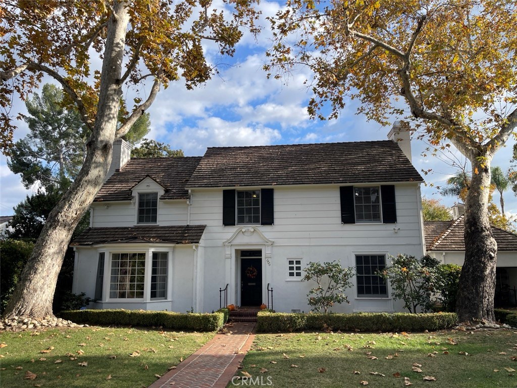 The property at 1420 Pasqualito Drive in San Marino, CA, is a historic gem built in 1936 and embodies classic California architecture. Designed by renowned architect Earl Heitschmidt, this two-story home reflects his signature style, merging traditional elegance with modern functionality. Heitschmidt is noted for significant projects like the Biltmore Hotel and several distinguished residential properties, marking this home as part of his celebrated portfolio.
The house offers 3,540 square feet of living space with six bedrooms and four bathrooms, spread across a beautifully maintained 0.32-acre lot. Original architectural details, such as crown moldings, bay windows, and multiple fireplaces, are thoughtfully preserved, while modern updates have been integrated seamlessly, especially in the kitchen, bathrooms, and lighting systems. The property features mature landscaping that provides privacy and a serene setting, ideal for family gatherings and outdoor activities. Its location within the top-rated San Marino Unified School District adds significant value, making it an attractive option for families seeking both historic charm and high-quality education