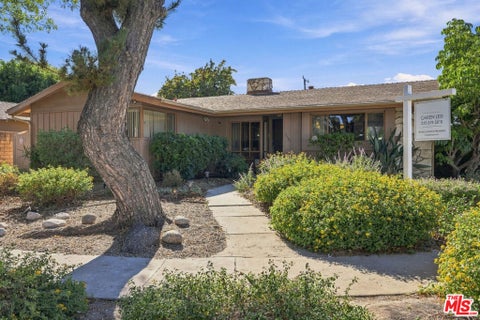 Photo of 5525 Saloma Avenue, Sherman Oaks, CA 91411 (MLS # 26999535)