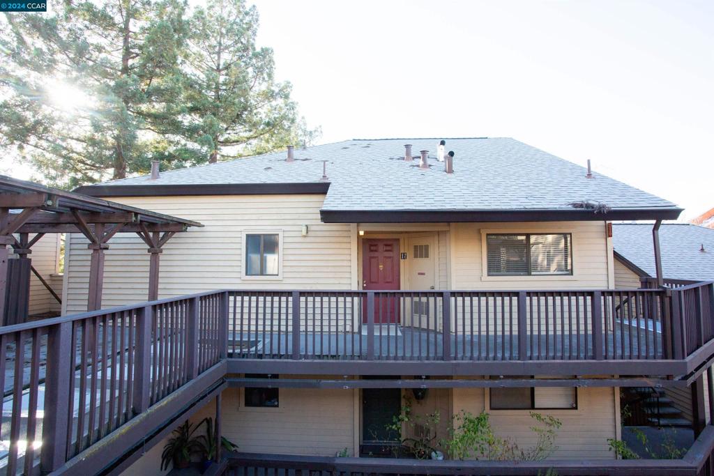 Impeccably clean 2BD/2BA single-level penthouse style condominium, just minutes away from freeway, BART, highly regarded schools, parks and downtown Pleasant Hill with lovely shops, restaurants and entertainment. This beautiful home is sun kissed and boosts vaulted ceilings and fireplace in the living room, 2 master suites with en-suite bathrooms, indoor washer and dryer, 2 refrigerators, 1-car garage and nicely remodeled kitchen with tons of cabinets. Freshly painted and brand new carpet.