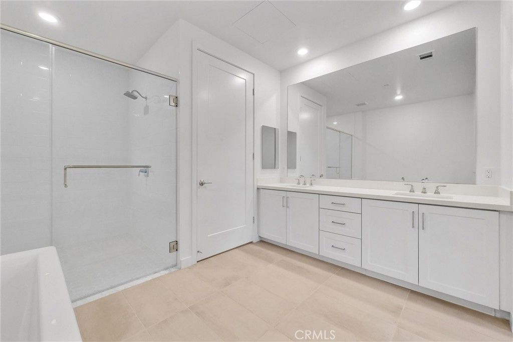 listing image 130723514674049085009