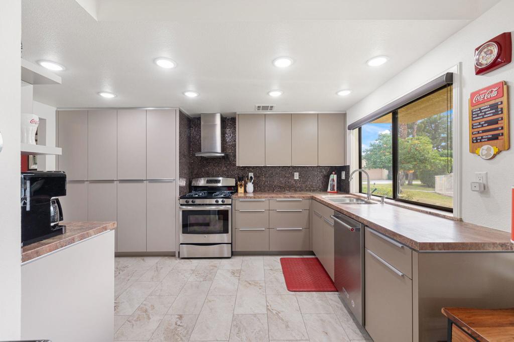 6733 Harwood Circle