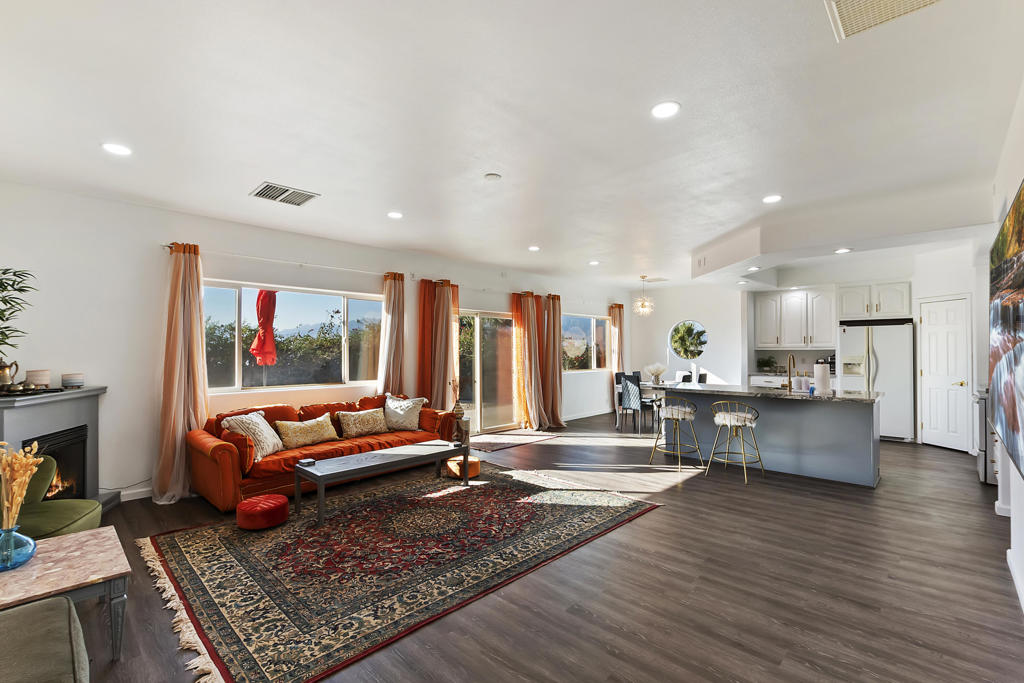 Vista Del Valle - Residential