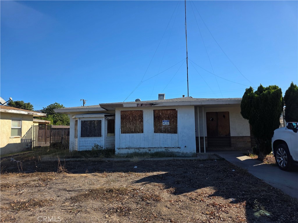 Main image without alt text