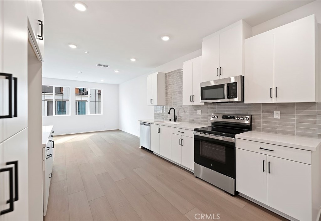 16121 Spicebush Lane