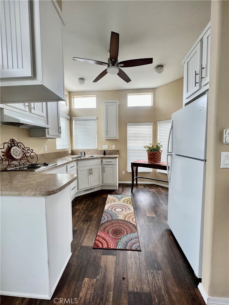 1295 S Cawston 462