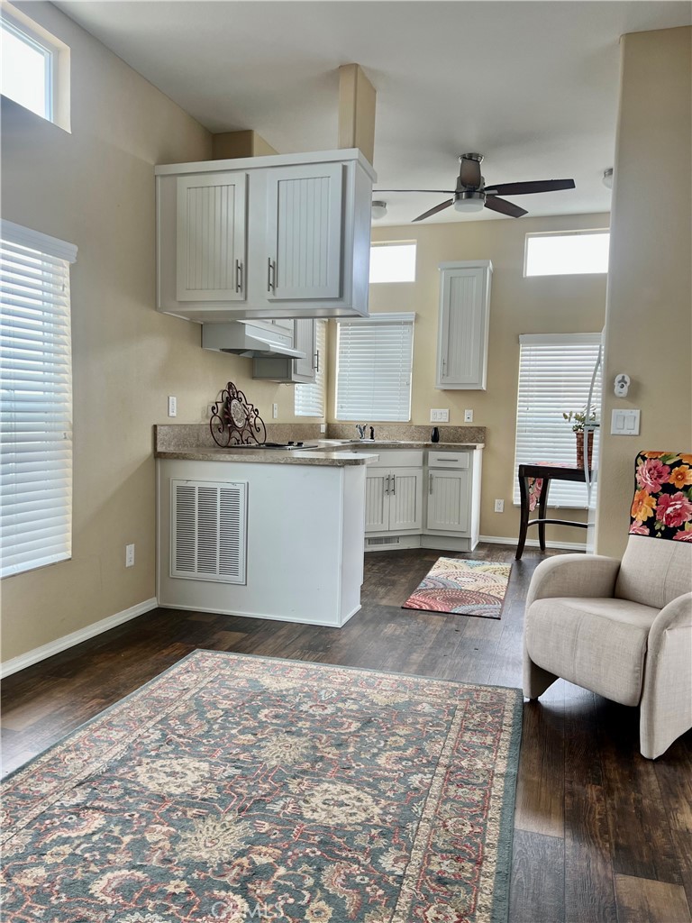 1295 S Cawston 462