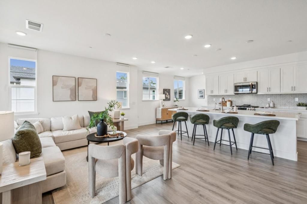 Photo of 373 Arc Court, Hayward, CA 94544 (MLS # ML82043364)