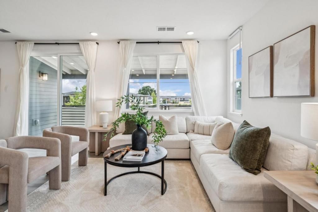 Photo of 373 Arc Court, Hayward, CA 94544 (MLS # ML82043364)