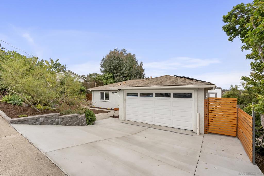 310 Bluff Wy