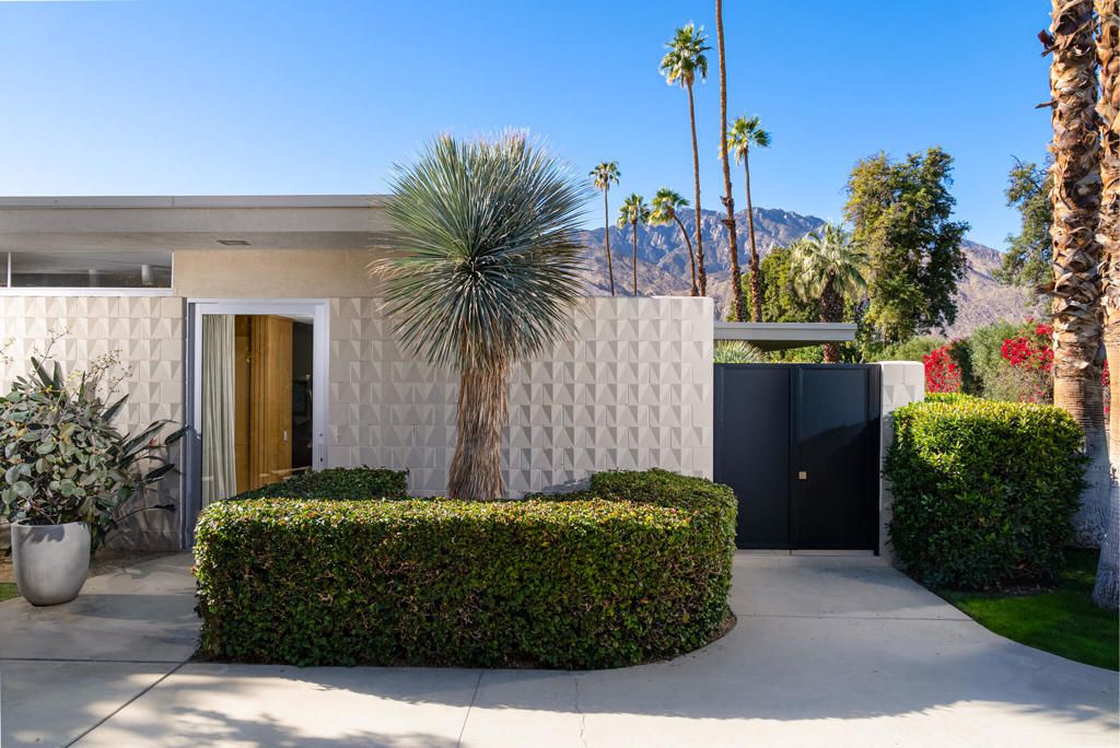 Photo of 170 Desert Lakes Drive, Palm Springs, CA 92264 (MLS # 219140237PS)