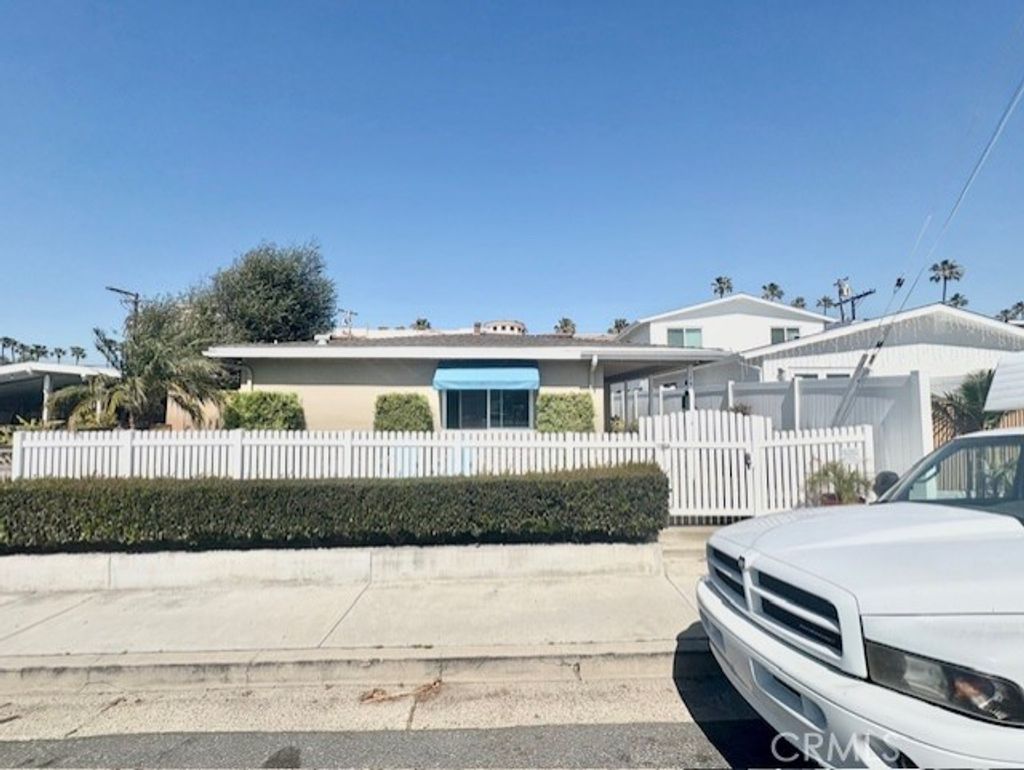 Photo of 136 Avenida Florencia, San Clemente, CA 92672 (MLS # OC26053491)