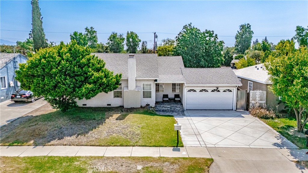 Welcome to this beautifully maintained 3-bedroom, 1.5-bath home nestled in a quiet and peaceful Pomona neighborhood. Offering 1,373 sq ft of thoughtfully designed living space, this open-concept home is perfect for both relaxing and entertaining.
Step inside to discover a bright and airy layout that seamlessly connects the living, dining, and kitchen areas—ideal for modern living. The home sits on an expansive 8,446 sq ft lot with newer cemented drive way and back yard area, providing ample space for outdoor enjoyment, gardening and fruit trees such as avocado tree, lemon tree, guayaba tree, or potential future expansion. This home also has a sprinkler system and a underground gutter drainage system.
Additional features include an attached 2-car garage, central location near major freeways, shopping centers, schools, and more. Whether you're a first-time buyer or looking to settle into a tranquil community, this home offers the perfect blend of comfort, space, and convenience.