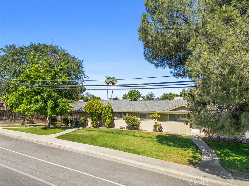 4 UNITS IN A VERY DESIRABLE AREA OF BAKERSFIELD Ca. This quadruplex offers 3 units that are two bedrooms and one bathrooms and 1 unit with three bedrooms and two bathrooms. Centralized near major shopping centers, two major freeways and local public centers. Close to Grace Memorial High school and Our Lady of Perpetual Help Catholic School. The unit is fully tenant occupied and will be sold and its current occupation and condition. Great property for investors and new landlords looking to create reschedule rental income.