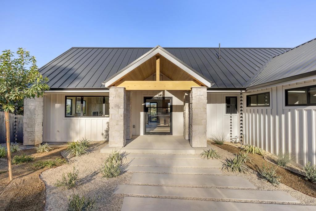 3920 Holly Brae