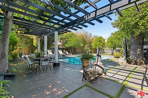 Photo of 5341 Mecca Avenue, Tarzana, CA 91356 (MLS # 25559779)