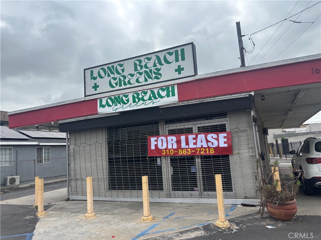 A prime opportunity awaits with this spacious lot, currently featuring a 960 sq. ft. commercial building. It is conveniently situated just off Long Beach Blvd and close to the 710 freeway, surrounded by popular businesses like an artisan coffee shop, athletic footwear retailer, and more. Positioned on a well-traveled street, the property offers excellent potential. Purchase possibility, it is zoned for mixed use (R3P and CP residential) and falls under AB 2097, which eliminates residential parking requirements.