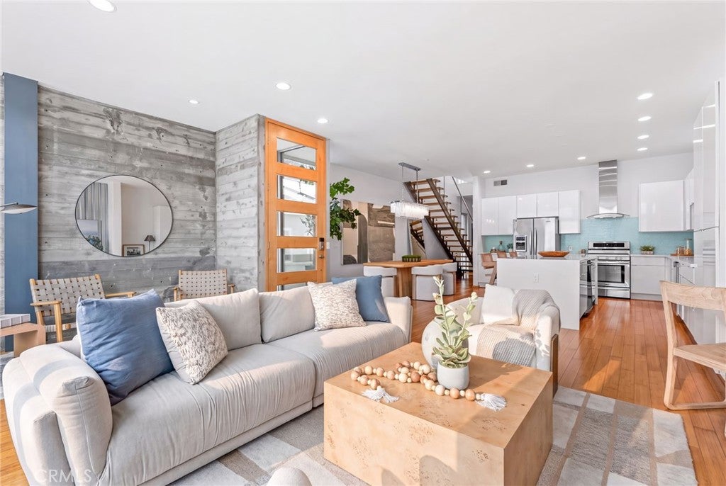 Properties 2 210 43rd Street