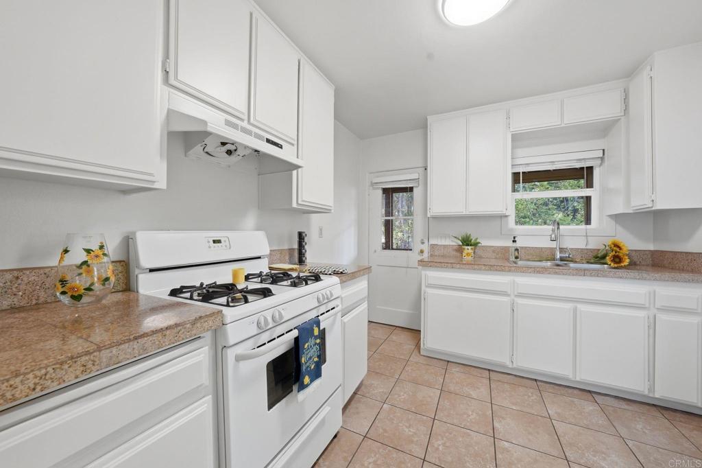 3211 Menlo