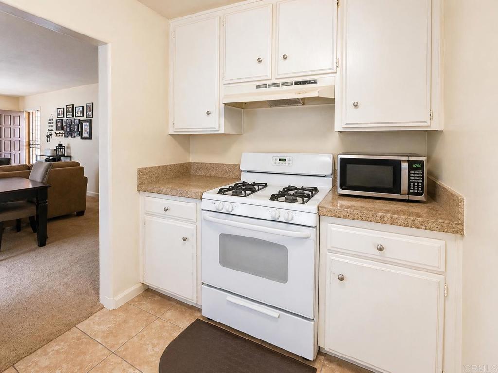 3211 Menlo