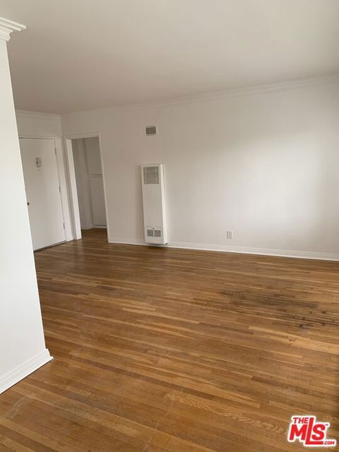 Photo of 1139 S Holt Avenue #3, Los Angeles, CA 90035 (MLS # 26647577)