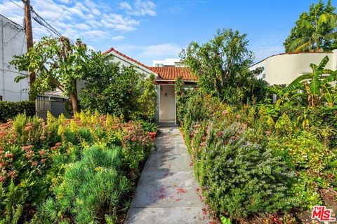Photo of 715 N Harper Avenue, Los Angeles, CA 90046 (MLS # 26645175)