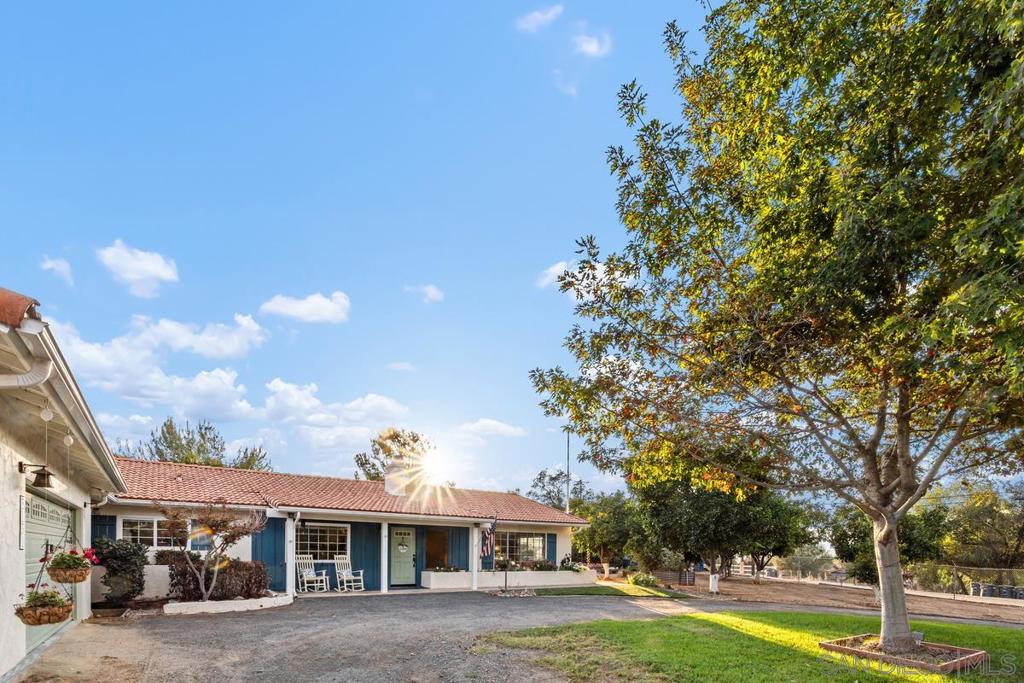 3131 E Victoria Drive