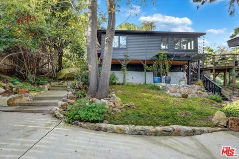 Photo of 19643 Valley View Dr Dr, Topanga, CA 90290 (MLS # 26641689)