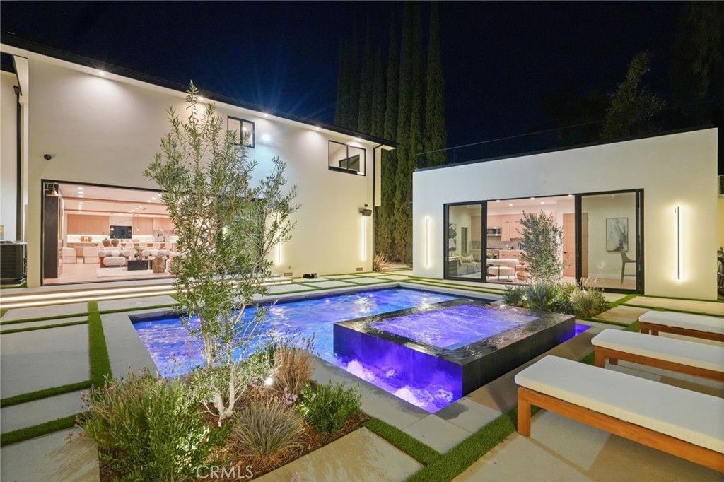 Photo of 4551 Alonzo avenue, Encino, CA 91316 (MLS # SR25174472)
