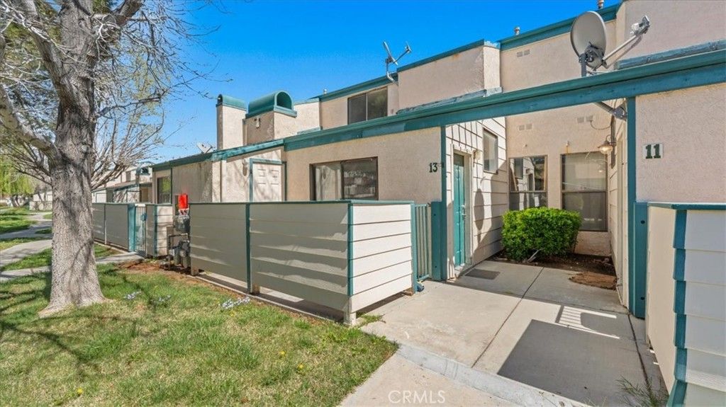 Photo of 44460 15th Street E #13, Lancaster, CA 93535 (MLS # CV26058850)