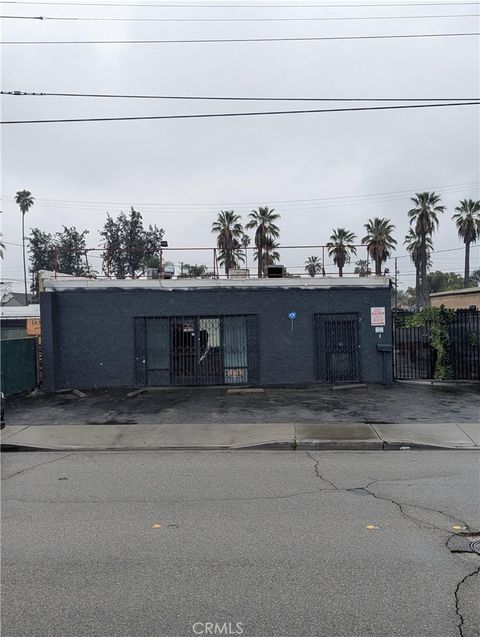 Photo of 1032 W 1st Street, Pomona, CA 91766 (MLS # CV25095732) Photo of 1032 W 1st Street, Pomona, CA 91766 (MLS # CV25095732)
