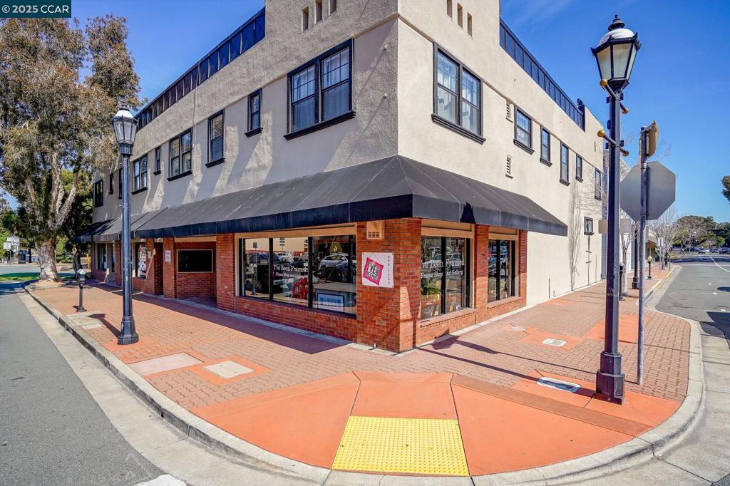 411 Ferry St
