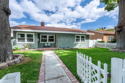 Photo of 25032 Walnut Street, Newhall, CA 91321 (MLS # SR25239631)