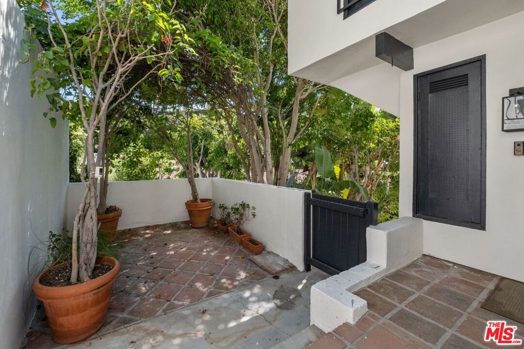 9315 Lloydcrest Drive, Beverly Hills CA 90210
