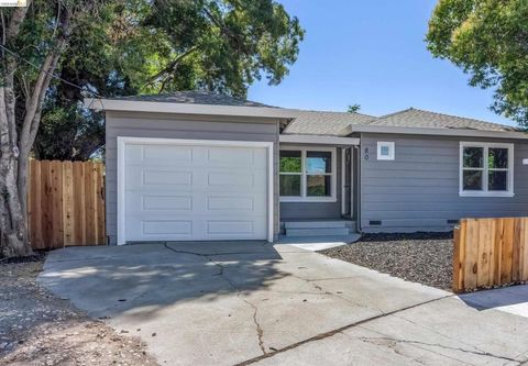 Photo of 80 80 Loma Vista Way Way, Pittsburg, CA 94565 (MLS # 41125859)